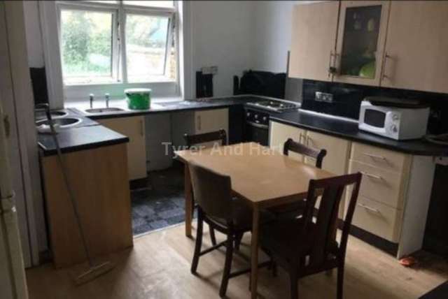  Image of 18 bedroom House Share to rent in Croxteth Road Toxteth Liverpool L8 at Croxteth Road  Liverpool, L8 3SF