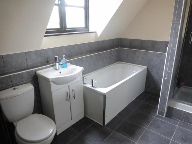  Image of 4 bedroom Detached house to rent in Dukes Orchard Bexley DA5 at Bexley Kent Coldblow, DA5 2DU