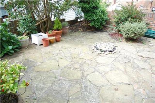  Image of 3 bedroom Terraced house to rent in East Hill Passage Hastings TN34 at East Sussex, TN34 3DB