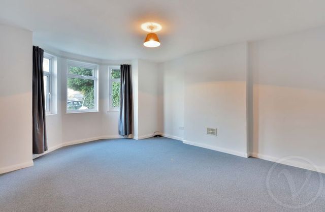  Image of 2 bedroom Flat to rent in Eglinton Hill London SE18 at Eglinton Hill Shooters Hill Woolwich, SE18 3NR