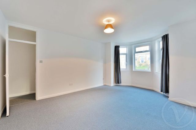  Image of 2 bedroom Flat to rent in Eglinton Hill London SE18 at Eglinton Hill Shooters Hill Woolwich, SE18 3NR