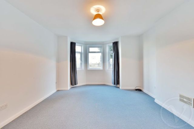  Image of 2 bedroom Flat to rent in Eglinton Hill London SE18 at Eglinton Hill Shooters Hill Woolwich, SE18 3NR