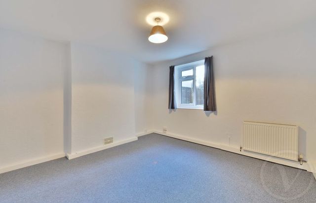  Image of 2 bedroom Flat to rent in Eglinton Hill London SE18 at Eglinton Hill Shooters Hill Woolwich, SE18 3NR