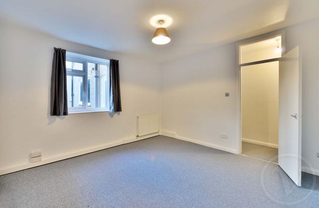  Image of 2 bedroom Flat to rent in Eglinton Hill London SE18 at Eglinton Hill Shooters Hill Woolwich, SE18 3NR