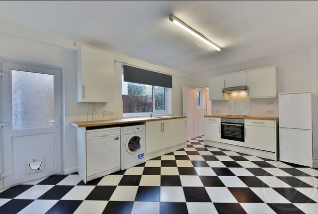  Image of 2 bedroom Flat to rent in Eglinton Hill London SE18 at Eglinton Hill Shooters Hill Woolwich, SE18 3NR