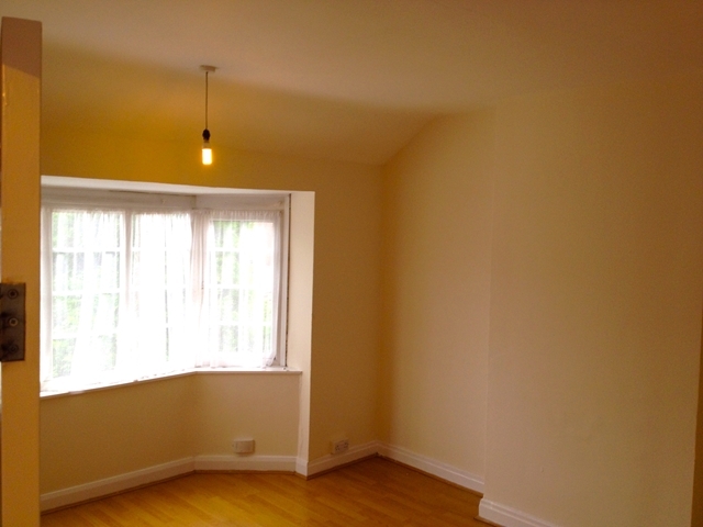  Image of 3 bedroom Semi-Detached house to rent in Stratford Road Shirley Solihull B90 at Stratford road Solihull Solihull, B90 4AQ