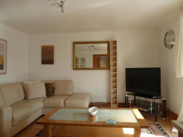  Image of 2 bedroom Flat to rent in Farmers Hall Aberdeen AB25 at Rosemount Aberdeen Aberdeen, AB25 1XF