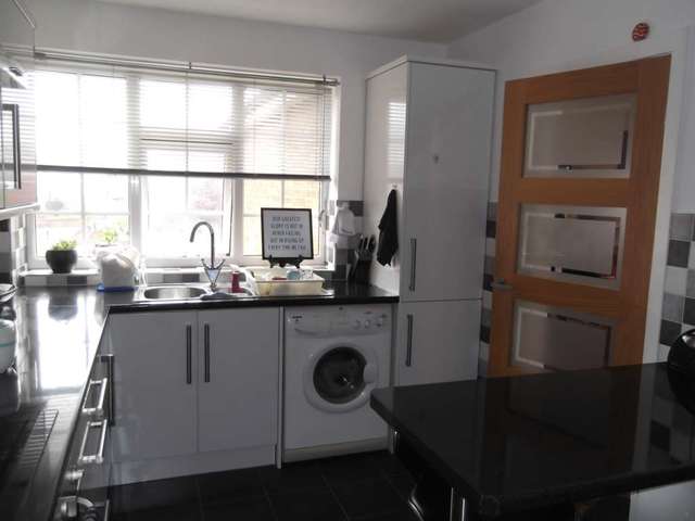  Image of 2 bedroom Apartment to rent in Park Road Southport PR9 at Park Road  Southport, PR9 9JL