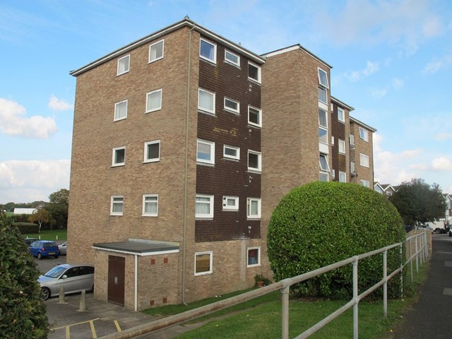 Image of 2 bedroom Apartment to rent in Gale Moor Avenue Gosport PO12 at Gale Moor Avenue  Gosport, PO12 2TP
