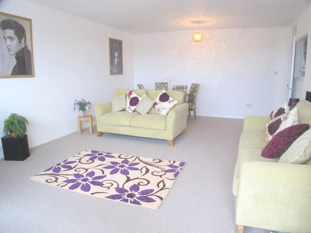  Image of 2 bedroom Apartment to rent in Gale Moor Avenue Gosport PO12 at Gale Moor Avenue  Gosport, PO12 2TP
