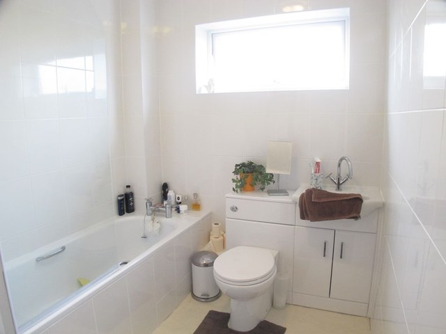  Image of 2 bedroom Apartment to rent in Gale Moor Avenue Gosport PO12 at Gale Moor Avenue  Gosport, PO12 2TP