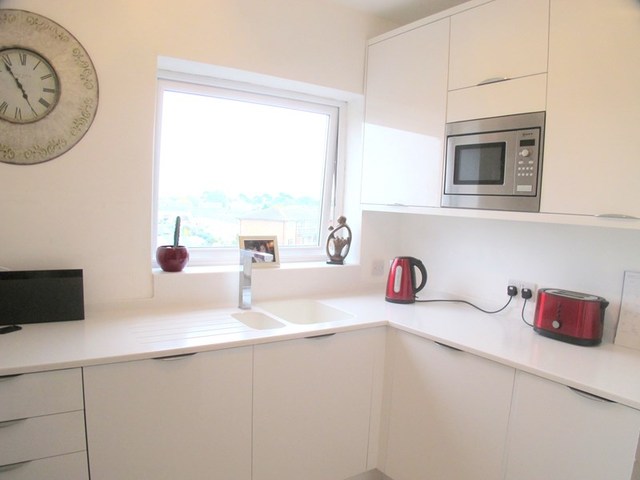  Image of 2 bedroom Apartment to rent in Gale Moor Avenue Gosport PO12 at Gale Moor Avenue  Gosport, PO12 2TP