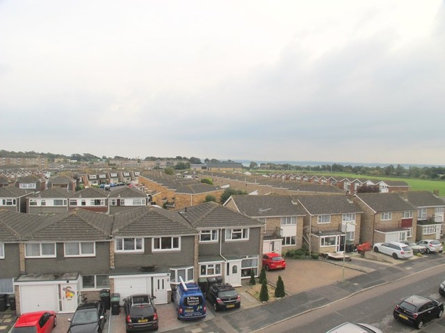  Image of 2 bedroom Apartment to rent in Gale Moor Avenue Gosport PO12 at Gale Moor Avenue  Gosport, PO12 2TP