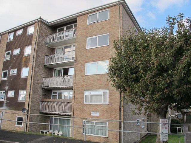  Image of 2 bedroom Apartment to rent in Gale Moor Avenue Gosport PO12 at Gale Moor Avenue  Gosport, PO12 2TP