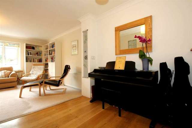  Image of 3 bedroom Detached house for sale in Glendale Hemel Hempstead HP1 at Glendale Boxmoor Hemel Hempstead, HP1 1TG