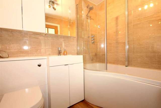  Image of 3 bedroom Detached house for sale in Glendale Hemel Hempstead HP1 at Glendale Boxmoor Hemel Hempstead, HP1 1TG