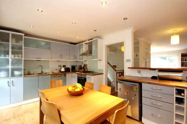  Image of 3 bedroom Detached house for sale in Glendale Hemel Hempstead HP1 at Glendale Boxmoor Hemel Hempstead, HP1 1TG