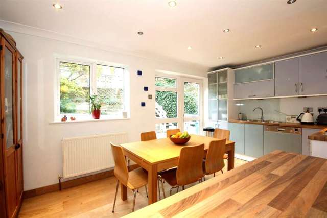  Image of 3 bedroom Detached house for sale in Glendale Hemel Hempstead HP1 at Glendale Boxmoor Hemel Hempstead, HP1 1TG