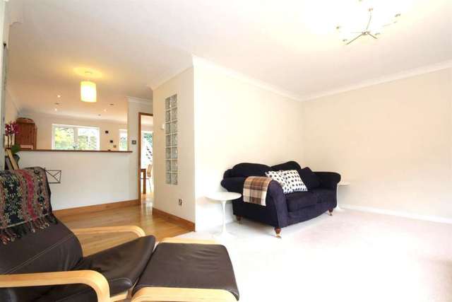 Image of 3 bedroom Detached house for sale in Glendale Hemel Hempstead HP1 at Glendale Boxmoor Hemel Hempstead, HP1 1TG