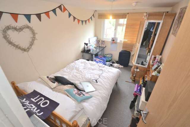  Image of 6 bedroom Terraced house to rent in Grange Avenue Earley Reading RG6 at Grange Avenue  Reading, RG6 1DL
