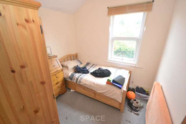  Image of 6 bedroom Terraced house to rent in Grange Avenue Earley Reading RG6 at Grange Avenue  Reading, RG6 1DL
