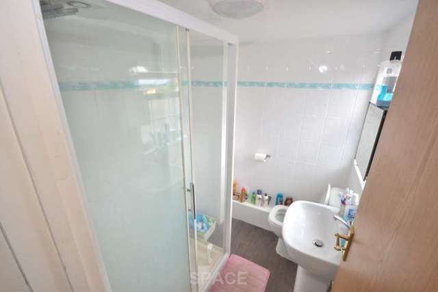  Image of 6 bedroom Terraced house to rent in Grange Avenue Earley Reading RG6 at Grange Avenue  Reading, RG6 1DL