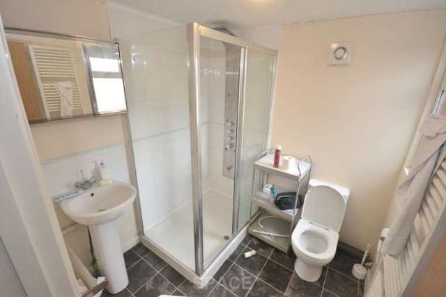  Image of 6 bedroom Terraced house to rent in Grange Avenue Earley Reading RG6 at Grange Avenue  Reading, RG6 1DL