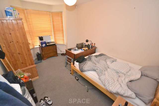  Image of 6 bedroom Terraced house to rent in Grange Avenue Earley Reading RG6 at Grange Avenue  Reading, RG6 1DL