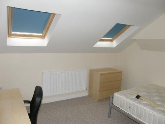  Image of 6 bedroom House Share to rent in Heeley Road Selly Oak Birmingham B29 at Selly Oak West Midlands Selly Oak, B29 6EN