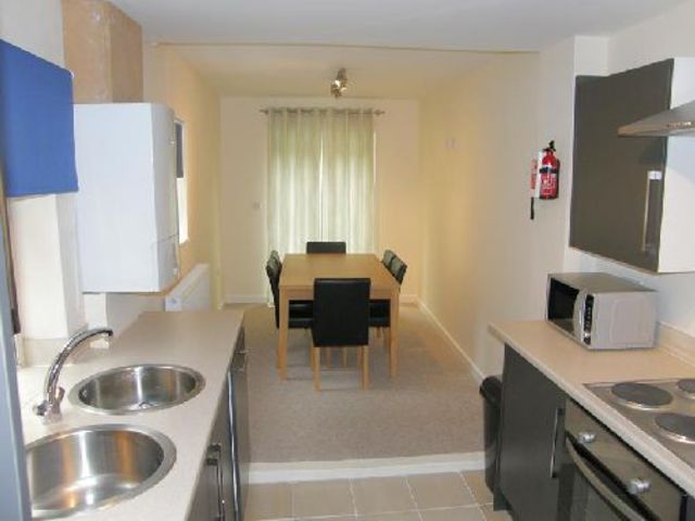 Image of 6 bedroom House Share to rent in Heeley Road Selly Oak Birmingham B29 at Selly Oak West Midlands Selly Oak, B29 6EN
