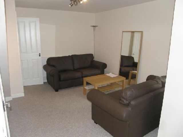  Image of 6 bedroom House Share to rent in Heeley Road Selly Oak Birmingham B29 at Selly Oak West Midlands Selly Oak, B29 6EN
