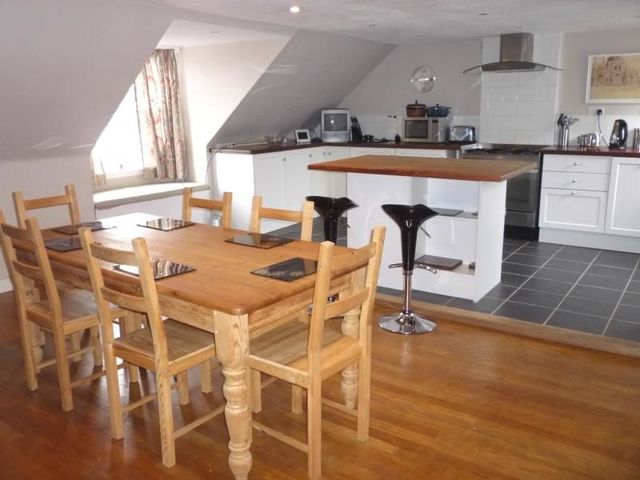  Image of 2 bedroom Flat to rent in High Street Linlithgow EH49 at Linlithgow West Lothian West Lothian, EH49 7EJ