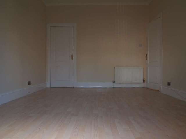  Image of 2 bedroom Flat to rent in Highcroft Avenue Glasgow G44 at Highcroft Avenue Croftfoot Glasgow, G44 5RW