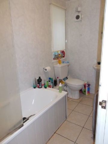  Image of 6 bedroom House Share to rent in Ruckley Road Selly Oak Birmingham B29 at Selly Oak West Midlands Selly Oak, B29 5DX