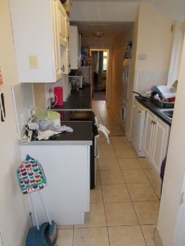  Image of 6 bedroom House Share to rent in Ruckley Road Selly Oak Birmingham B29 at Selly Oak West Midlands Selly Oak, B29 5DX