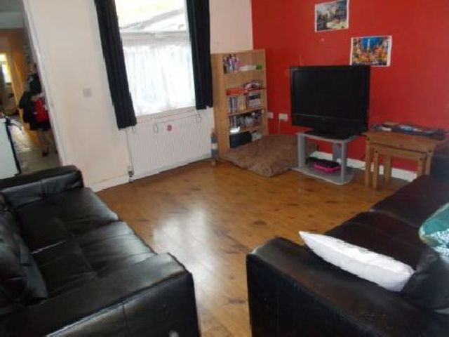  Image of 6 bedroom House Share to rent in Ruckley Road Selly Oak Birmingham B29 at Selly Oak West Midlands Selly Oak, B29 5DX