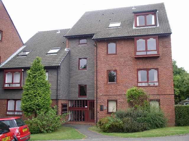  Image of 2 bedroom Flat to rent in Humphrey Middlemore Drive Harborne Birmingham B17 at Birmingham, B17 0JJ