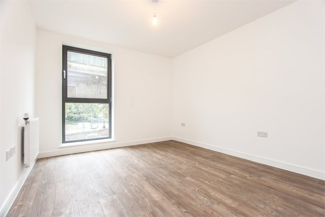  Image of 1 bedroom Flat to rent in Barrier Point Road London E16 at Waterside Park  London, E16 2HP