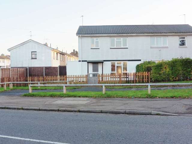  Image of 3 bedroom Semi-Detached house to rent in Little Oxhey Lane Watford WD19 at Little Oxhey Lane South Oxhey Watford, WD19 6FT