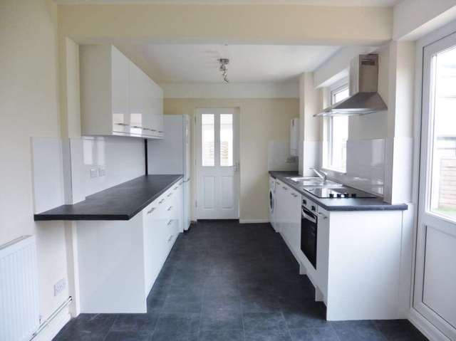  Image of 3 bedroom Semi-Detached house to rent in Little Oxhey Lane Watford WD19 at Little Oxhey Lane South Oxhey Watford, WD19 6FT
