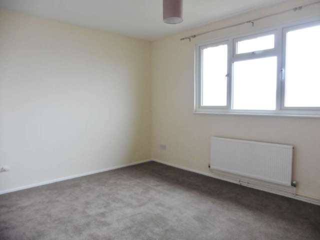  Image of 3 bedroom Semi-Detached house to rent in Little Oxhey Lane Watford WD19 at Little Oxhey Lane South Oxhey Watford, WD19 6FT