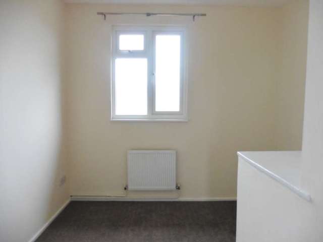  Image of 3 bedroom Semi-Detached house to rent in Little Oxhey Lane Watford WD19 at Little Oxhey Lane South Oxhey Watford, WD19 6FT