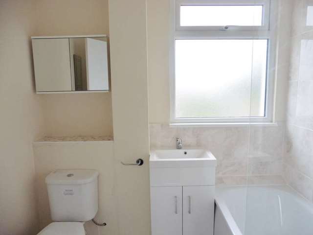  Image of 3 bedroom Semi-Detached house to rent in Little Oxhey Lane Watford WD19 at Little Oxhey Lane South Oxhey Watford, WD19 6FT