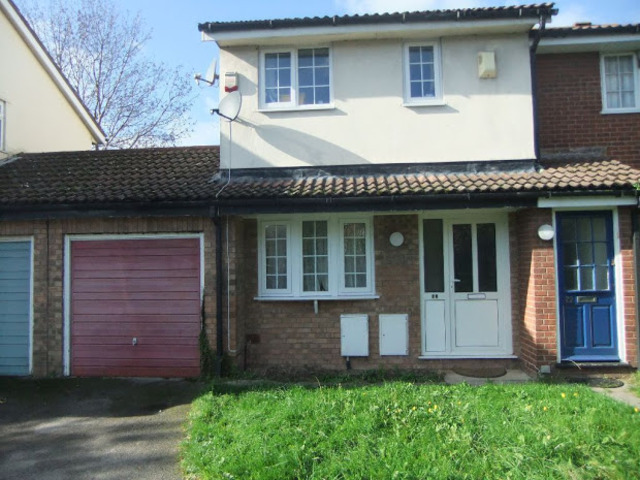  Image of 2 bedroom Property to rent in Mervinian Close Cardiff CF10 at Mervinian Close  CARDIFF, CF10 4BU
