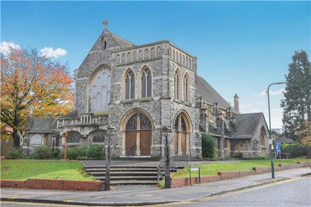  Image of 2 bedroom Flat for sale in Beddington Gardens Wallington SM6 at 17 Beddington Gardens  Surrey, SM6 0JF