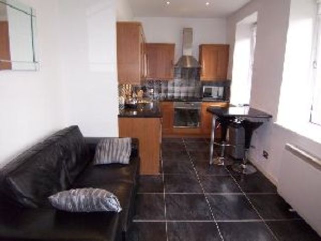  Image of 1 bedroom Flat to rent in Neilston Road Paisley PA2 at Paisley Paisley Renfrewshire, PA2 6LN