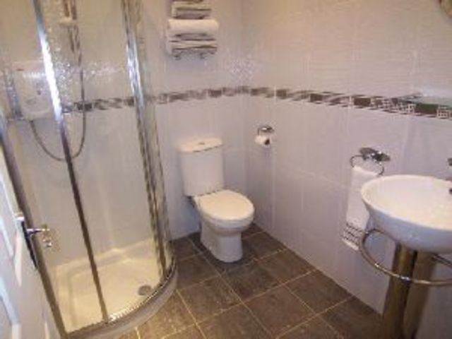 Image of 1 bedroom Flat to rent in Neilston Road Paisley PA2 at Paisley Paisley Renfrewshire, PA2 6LN
