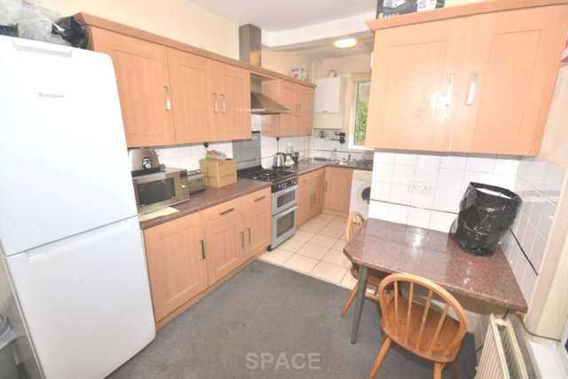  Image of 5 bedroom Terraced house to rent in Norris Road Earley Reading RG6 at Norris Road University Reading, RG6 1NJ
