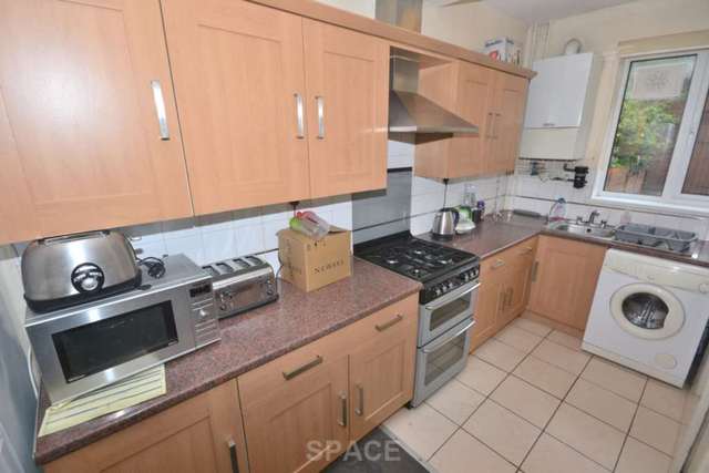  Image of 5 bedroom Terraced house to rent in Norris Road Earley Reading RG6 at Norris Road University Reading, RG6 1NJ