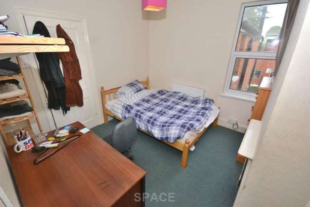  Image of 5 bedroom Terraced house to rent in Norris Road Earley Reading RG6 at Norris Road University Reading, RG6 1NJ